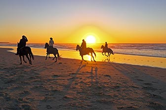 Horse-riding-on-the-beach